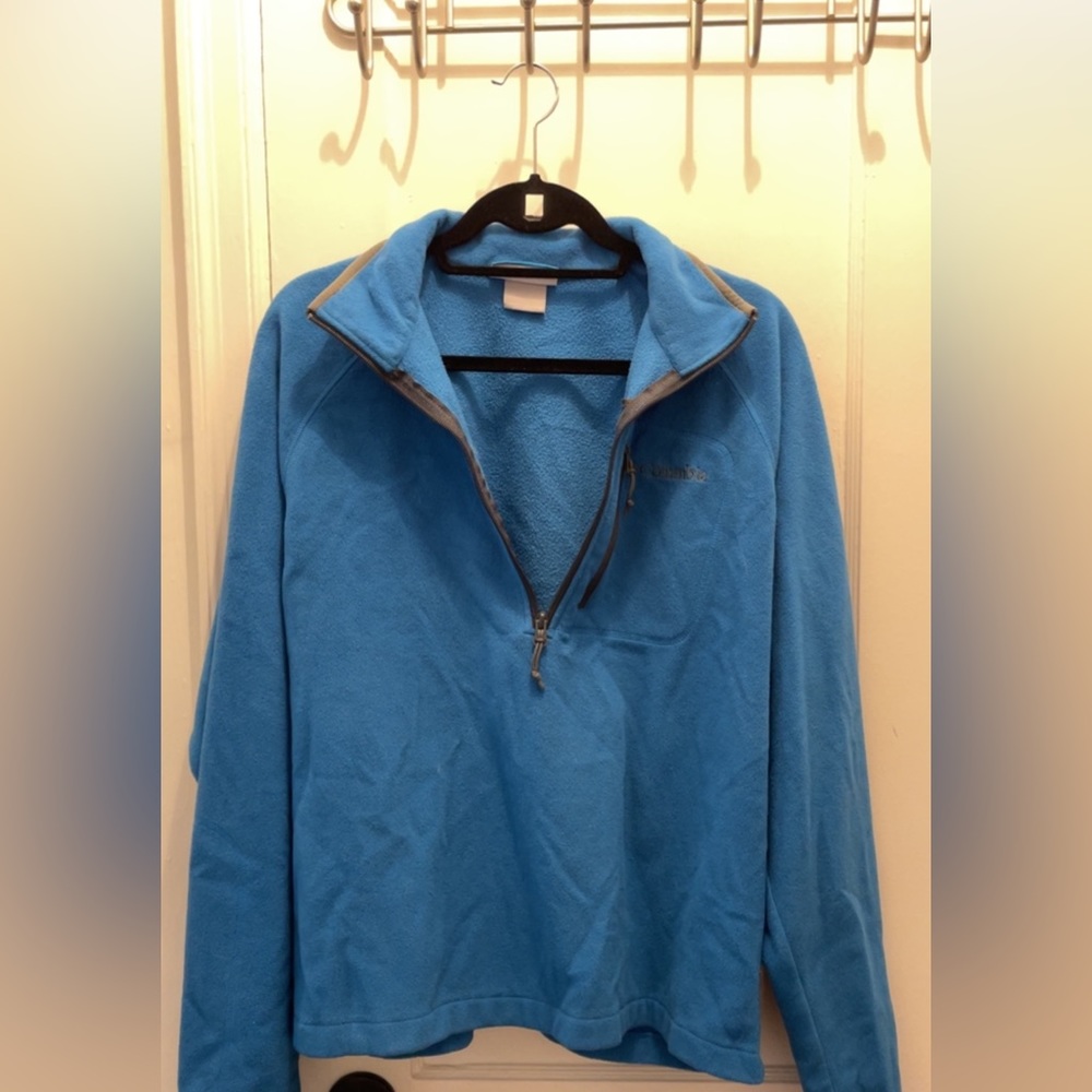 Columbia Men's light blue Zip up pull over, size L